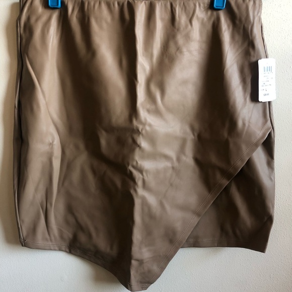 Windsor pleather asymmetrical skirt - Picture 2 of 6